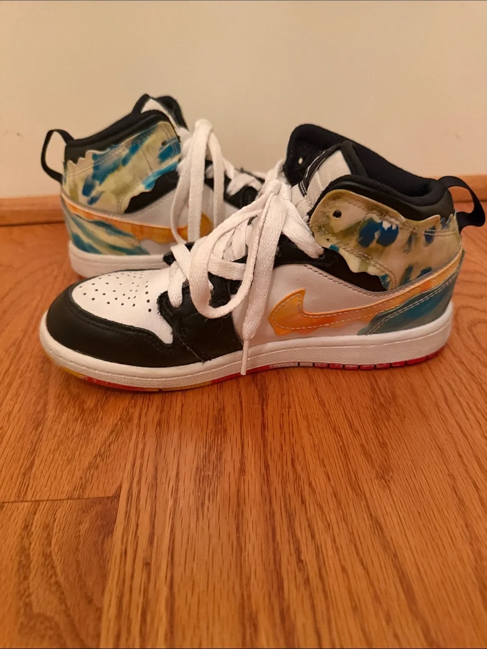 Rare Nike Air Jordan‎ 1 Mid SE ‘Drip’ Black/White/Orange (Size 2.5Y) –